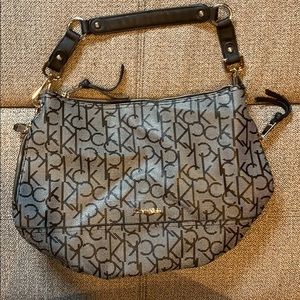 CALVIN KLEIN PURSE!! NEVER USED! 2 HOUR SALE ONLY